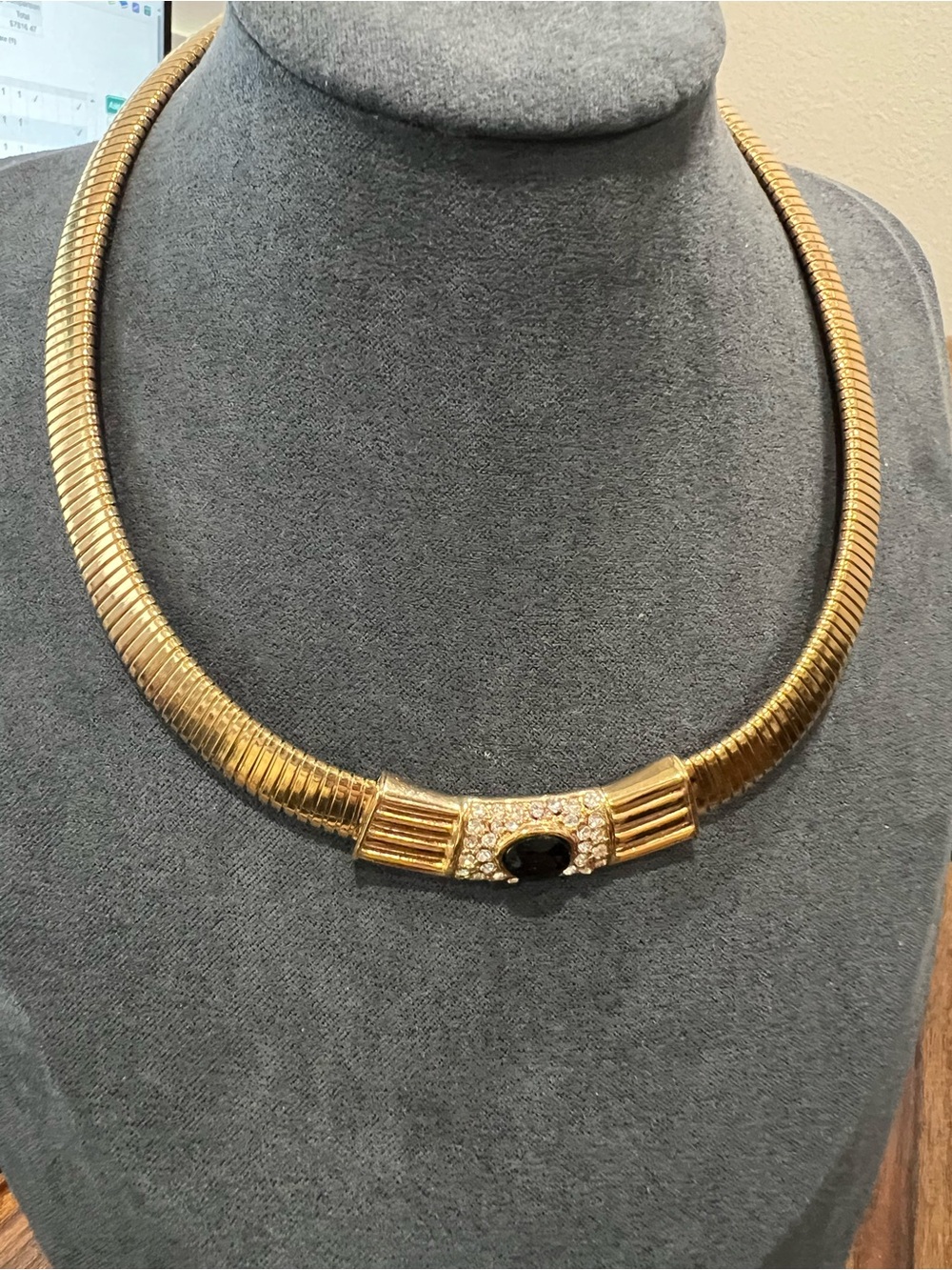 Vintage Gold-Tone Collar Necklace with Black Stone Accent